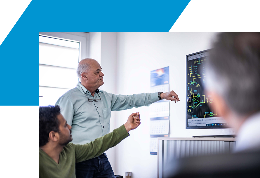 Two development engineers in front of a technical diagram